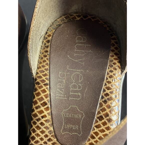 Cathy Jean Women’s Brown Open Toe Adjustable Leather Strap 5” Wedge Sandles - Picture 8 of 10